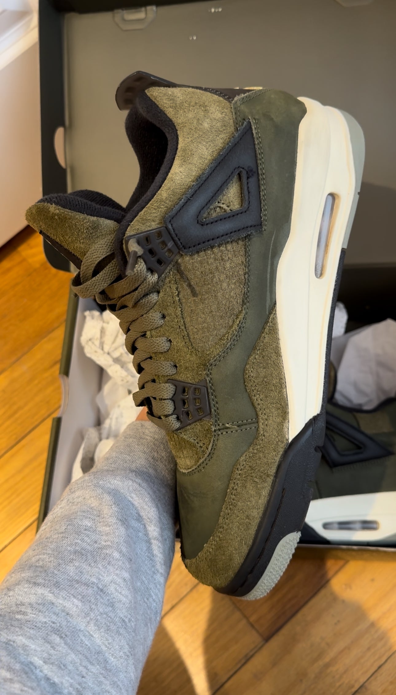 Air Jordan 4 Retro SE Craft ‘Olive’