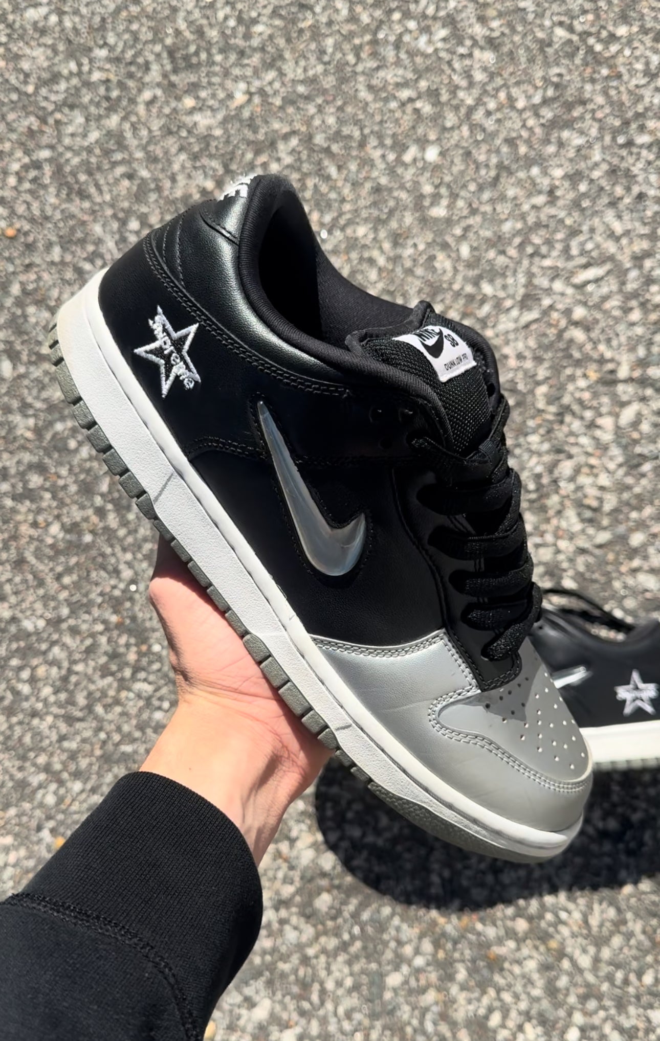 Supreme x Dunk SB Low QS ‘Metallic Silver’